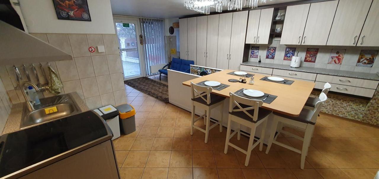 Aparthotel Savas 4 ,, Cosy House Billiard " - Sauna & Parking Kaunas Buitenkant foto